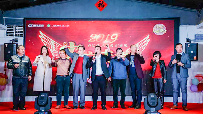 聯(lián)歡會啟酒